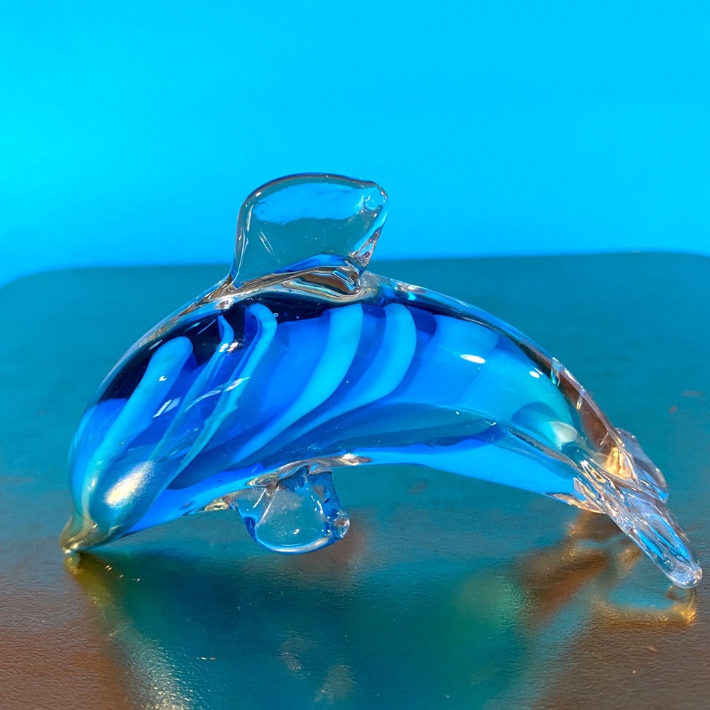 OCEAN MARINE LIFE ART GLASS DOLPHIN FIGURINE CLEAR WITH INTERIOR BLUE SWIRLS 4”